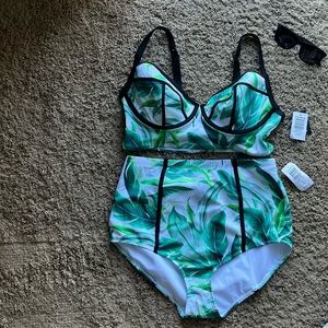• MAKE AN OFFER • NWT Green Palm Print Underwire Bikini Set - Torrid Sz 0/L
